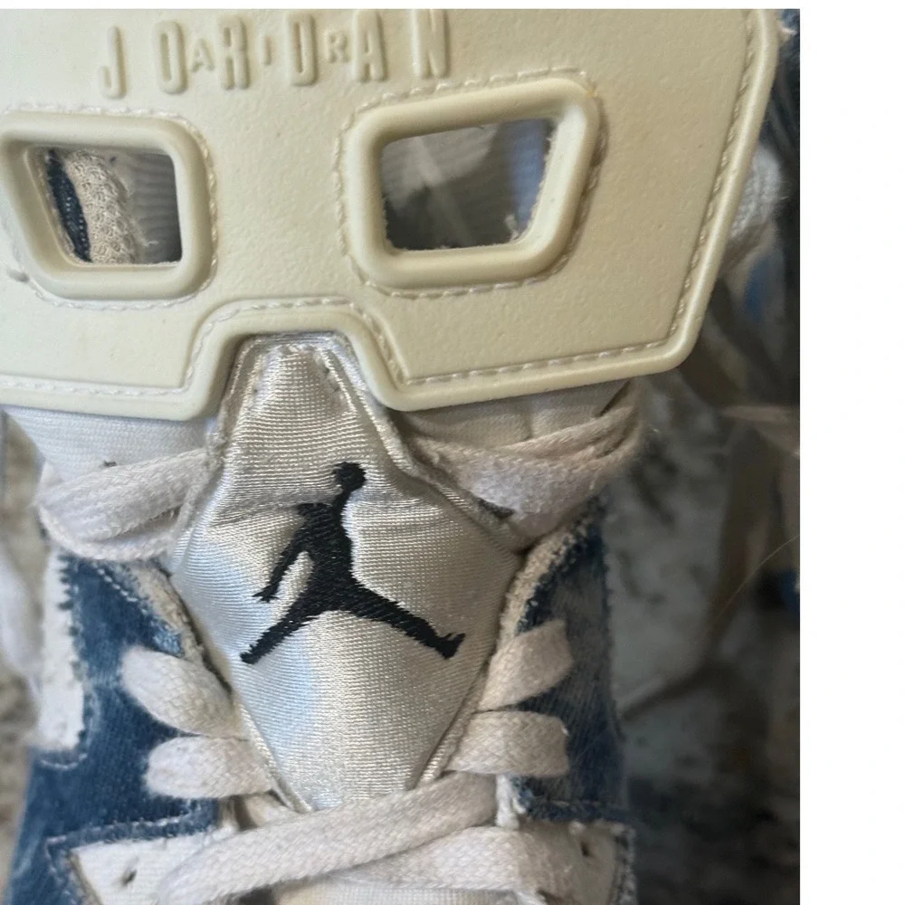 Jordan Kids Air Jordan 6 Retro Washed Denim Sneakers White Blue Size 5Y